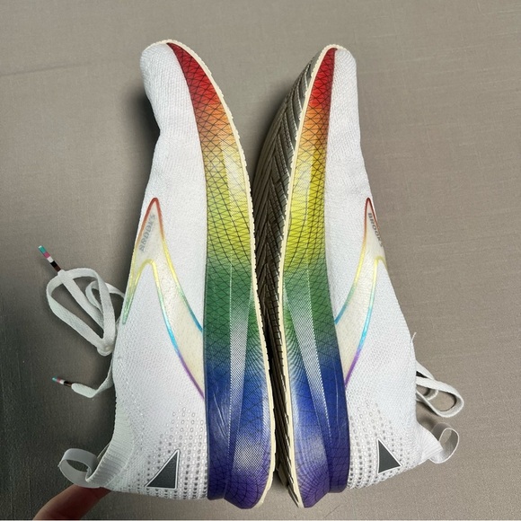 Brooks Levitate 5 Stealthfit Pride Running Shoe Women Size 11 - Picture 8 of 13